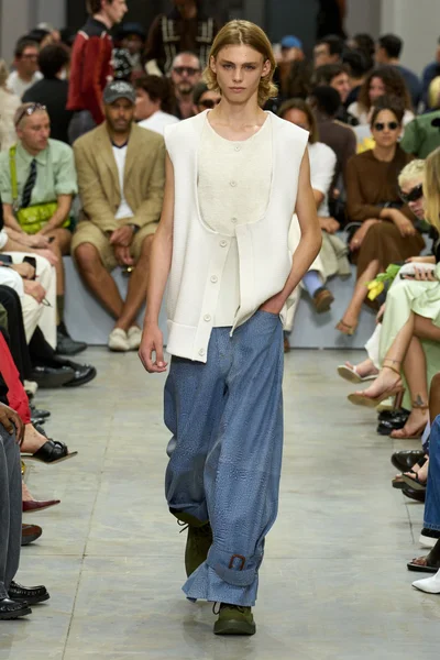 Look 29